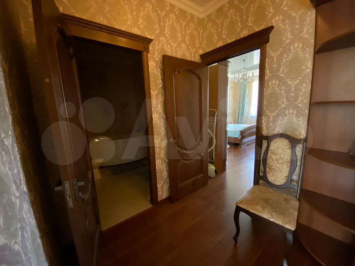 2-к. квартира, 70 м², 3/6 эт.