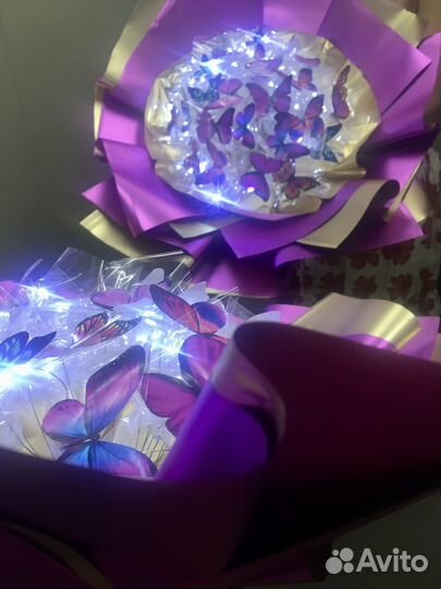 Светящийся букет из 25 бабочек