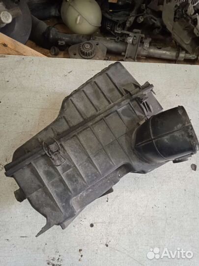 Корпус воздушного фильтра Volkswagen Passat B3