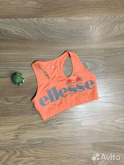 Топ ellesse