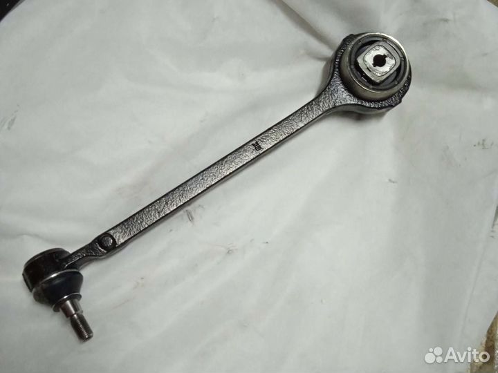 Рычаг передний правый dodge Challenger LC