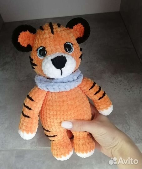 Вязаная игрушка Тигрёнок