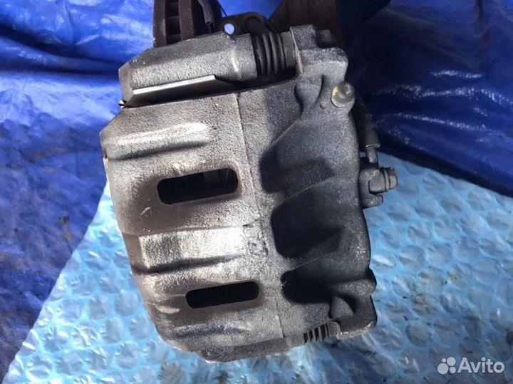 Суппорт передний правый Honda Odyssey RL5 J35Z8