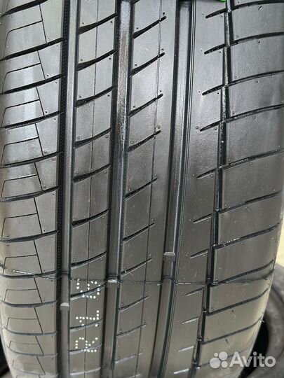Kapsen RS26 235/45 R20 100W