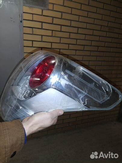 Фонарь задний правый toyota