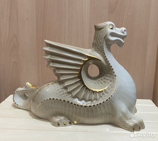 Дракон статуэтка фарфоровая