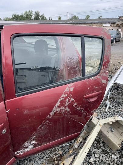 Renault Sandero 1 дверь задняя левая