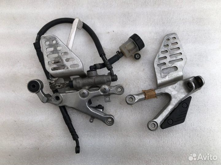 Yamaha YZF-R6 08 кронштейны водительских ножек