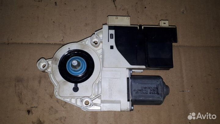 Мотор стеклоподъемника передний правый Peugeot 307