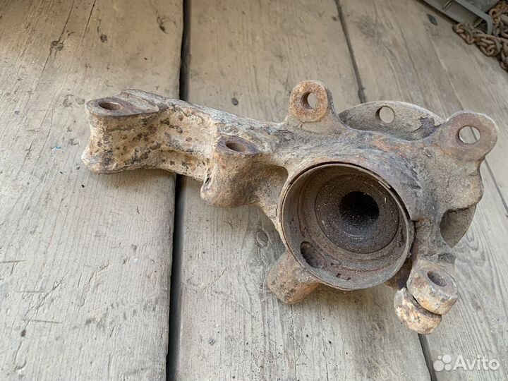 Кулак поворотный Ауди 80 б3 левый правый разборка