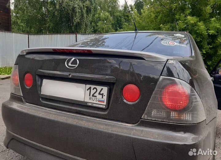 Спойлер на крышку багажника Toyota Altezza