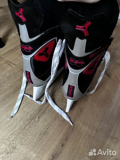 Коньки хоккейные детские 35 размер