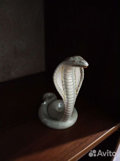 Статуэтка змея