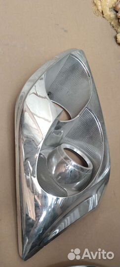 Маска правая toyota avensis