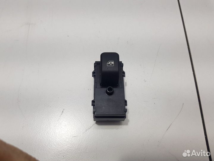 Кнопка стеклоподъемника передняя правая