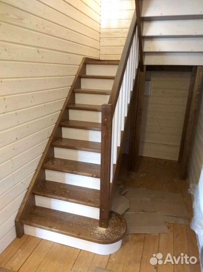 Лестница в дом на заказ (сосна)