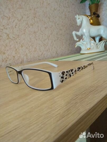 Продаю новые женские очки + 2,5