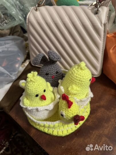 Вязанные цыплята с кроликом