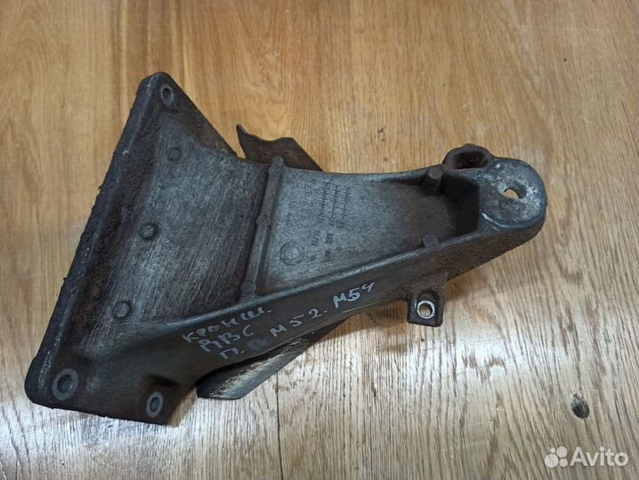 Кронштейн двигателя правый BMW E39