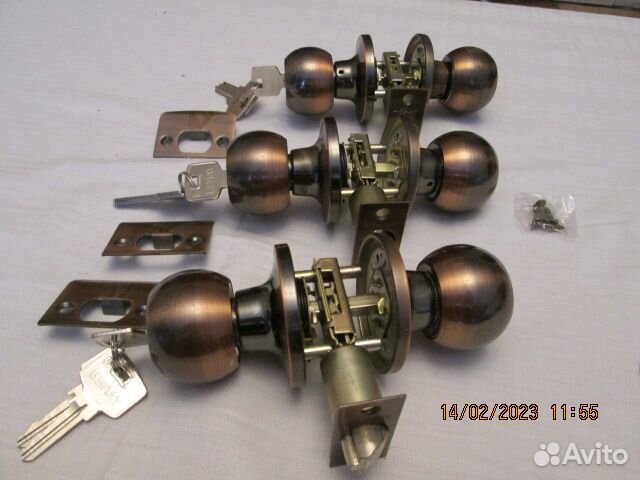 Замки к межкомнатным дверям: кноб(ы) и врезной