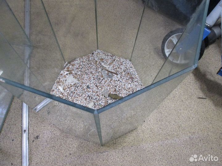 Аквариум 8-ми гранный + камушки и ракушки