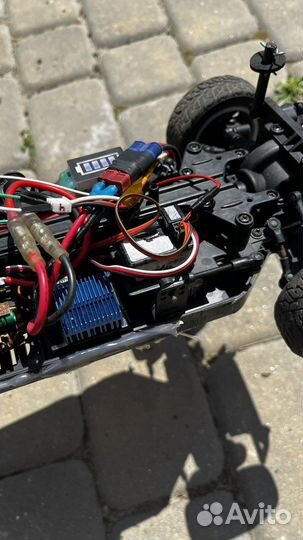 Машинка на радиоуправлении 1 10