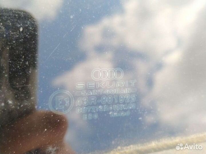 Стекло заднее левое Audi 100 С4 1992