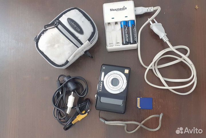 Компактный фотоаппарат lumix