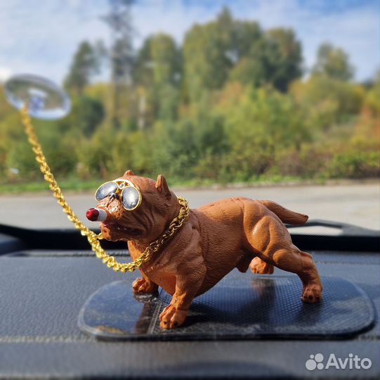 Фигурка собаки на панель автомобиля