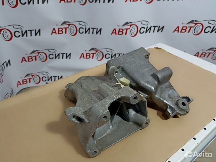 Кронштейн двигателя Mercedes-Benz Glk-Class 204