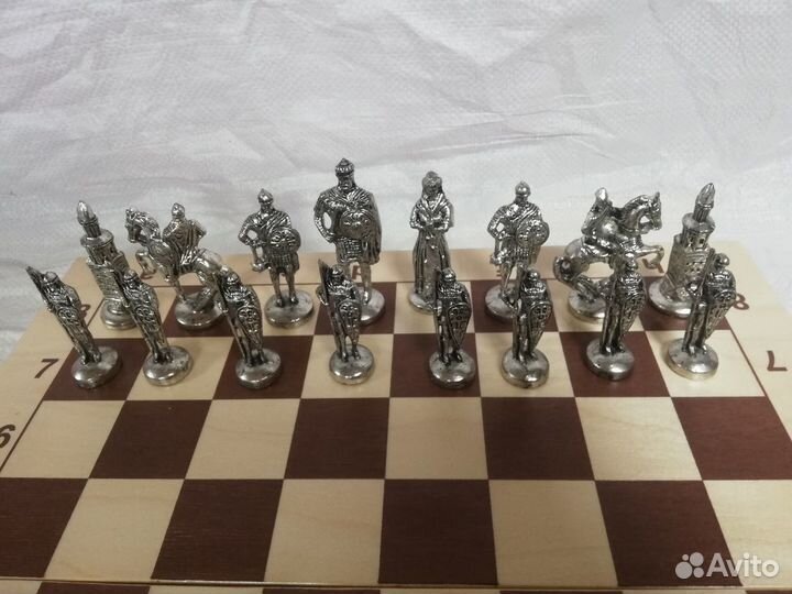 Шахматы С фигурами из металла
