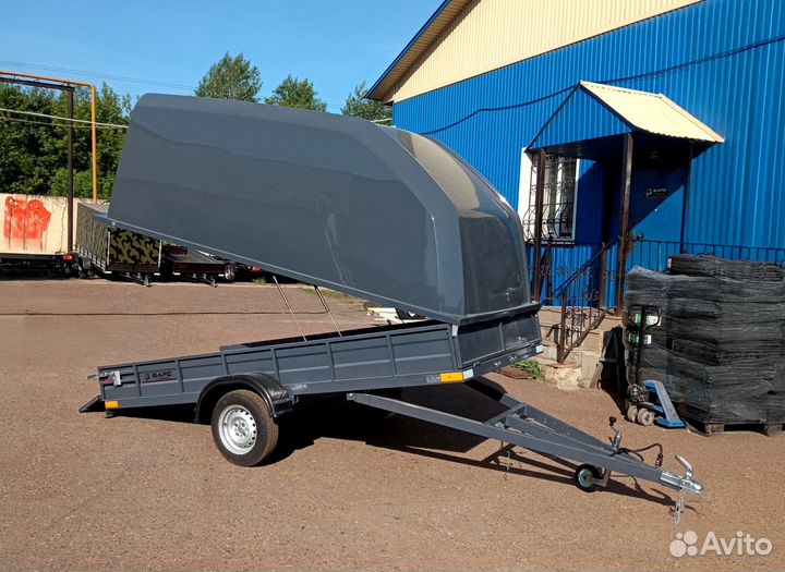 Легковой прицеп с пластиковой крышкой