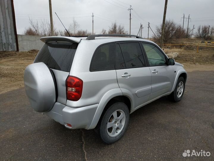 Toyota RAV4, 2004