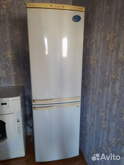 Холодильник Samsung