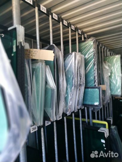 Стекло кузовное заднее левое Нуundai 210 lc-7