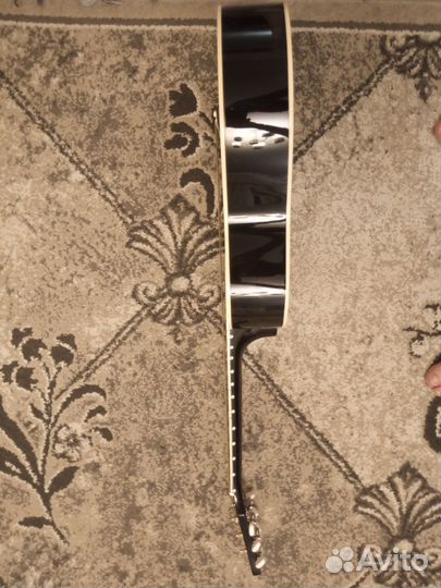 Акустическая гитара