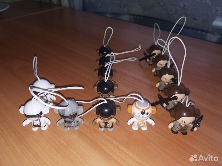 Коллекция киндеров-брелоков Звездные войны