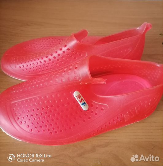 Купальник и тапочки для плавания