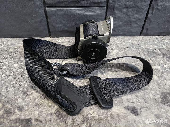 Ремень безопасности задний W211