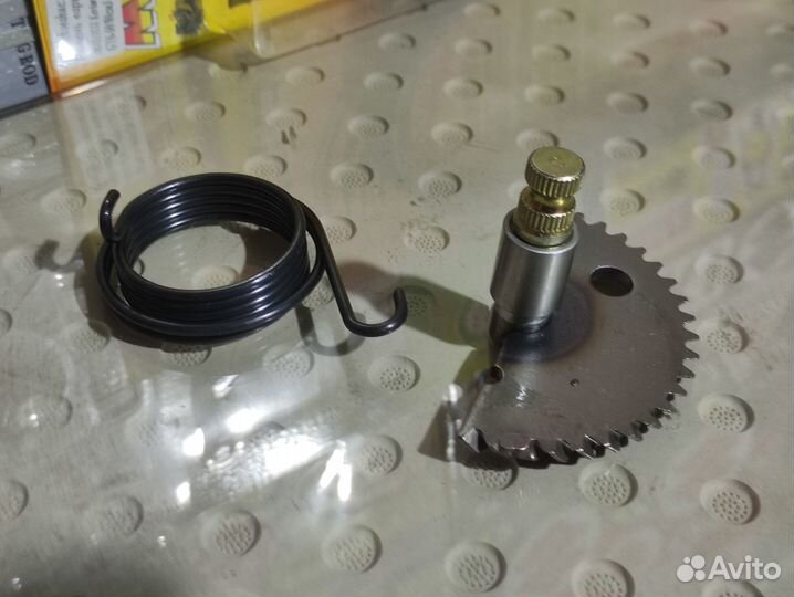 Вал кик-стартера на скутер