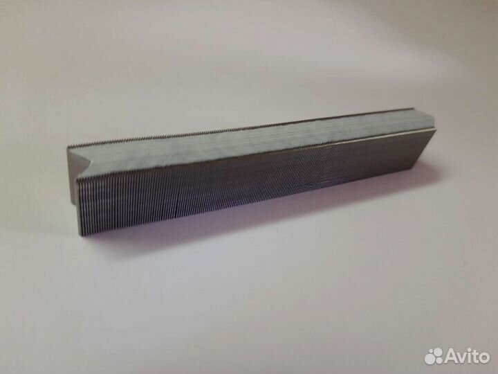 Скоба для скрепления багета и подрамника