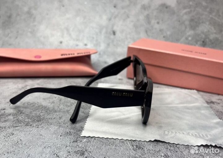 Солнцезащитные очки miu miu