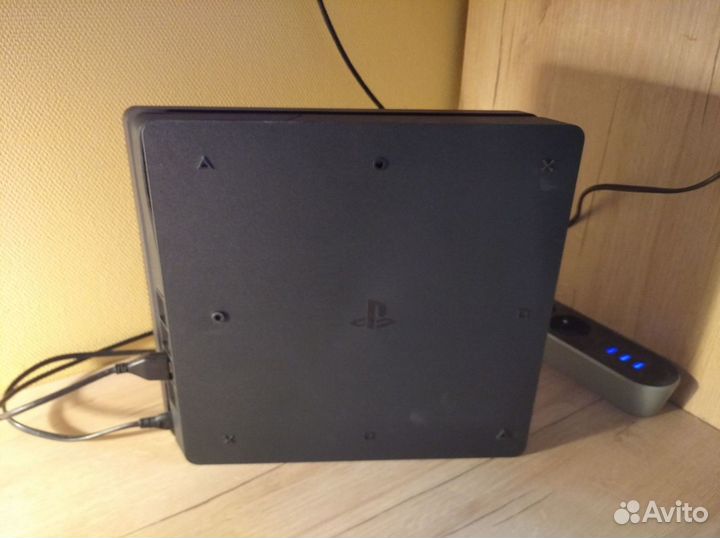 Игровая консоль Sony PS4