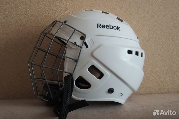 Шлем хоккейный. L. Reebok