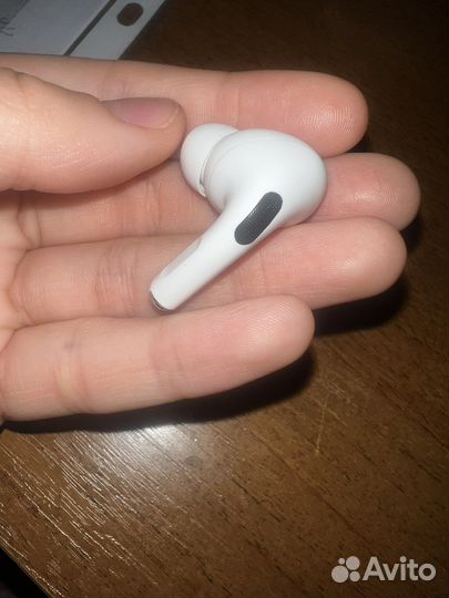 Левый наушник airpods pro