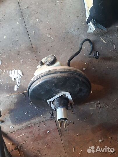 Вакуумный усилитель тормозов на мерседес е210 2.3л
