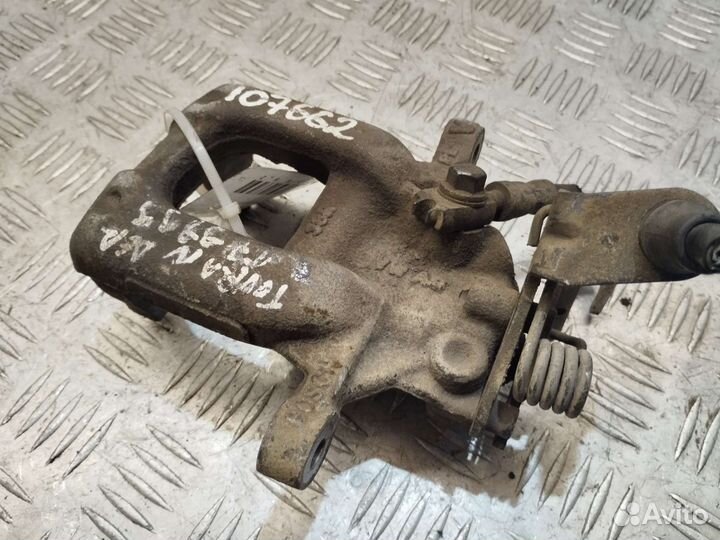 Суппорт задний правый Volkswagen Touran 2010-2015