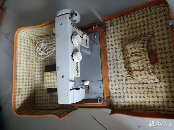 Электрическая швейная машина Чайка-3