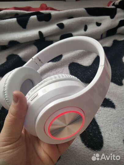 Светящиеся беспроводные наушники