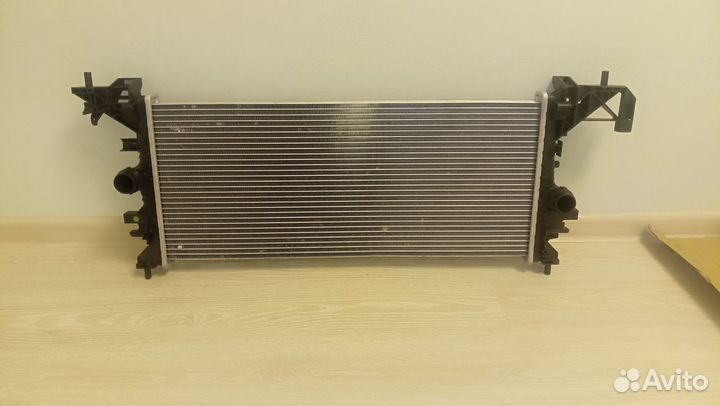 Радиатор охлаждения Chevrolet Cruze